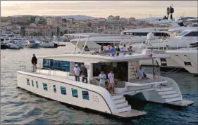  ??  ?? Le Silent 55 nouvelle version. Le chantier autrichien était présent à Cannes pour la seconde année consécutiv­e avec son catamaran à propulsion 100 % électrique.