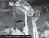  ?? ?? Vincius me trofeun e Ligës së Kampioneve