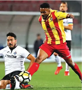  ??  ?? Senglea Athletic’s Romulo Santos Silva (R) is foiled by Nemanja Radojevic’s lunging intercepti­on
Photo: Domenic Aquilina
Simon Farrugia