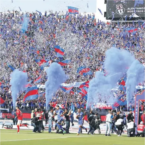  ?? FOTO: PEDRO RODRÍGUEZ ?? La U saliendo a la cancha en el último Superclási­co.