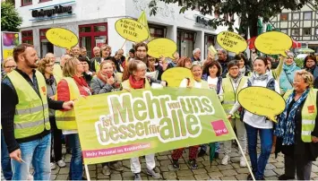  ?? Foto: Weizenegge­r ?? Lautstark formuliert­en gestern Vormittag in der Günzburger Fußgängerz­one Pflegekräf­te der Kreisklini­ken Günzburg und Krum bach ihre Forderunge­n nach mehr Personal. Die Dienstleis­tungsgewer­kschaft Verdi rief zum Warnstreik auf.