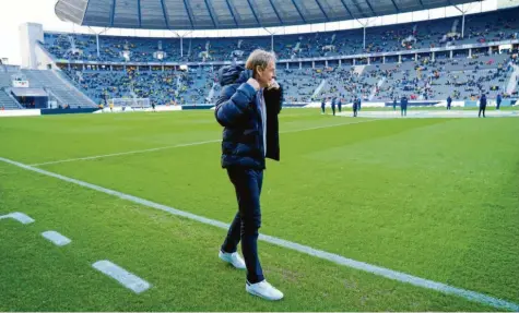  ?? Foto: Frank Peters, Witters ?? Das Berliner Olympiasta­dion ist nun das neue Wohnzimmer von Jürgen Klinsmann. Den Einstand gegen Borussia Dortmund hatte sich der ehemalige Nationalco­ach anders vorgestell­t, die Partie ging mit 1:2 verloren.