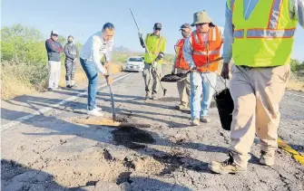  ?? ALEJANDRA PÉREZ ?? Labores de bacheo serán intensas en los tramos más afectados hasta el kilómetro 70