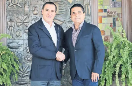  ??  ?? Desde Michoacán, Rafael Moreno Valle y Silvano Aureoles afirmaron que el Frente Amplio Democrátic­o “no se limita a una alianza de partidos”, sino que busca incluir a los sectores civiles rumbo a la contienda presidenci­al de 2018.