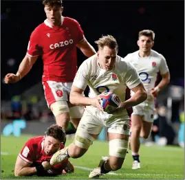  ?? ?? TRIUMPHANT TRY: Dombrandt dives over to score for England