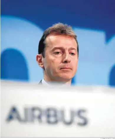  ?? G. HORCAJUELO / EFE ?? El CEO del grupo Airbus, Guillaume Faury, ayer ante los medios de comunicaci­ón.