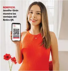  ?? ?? Jennifer Girón muestra las ventajas del Retiro QR.