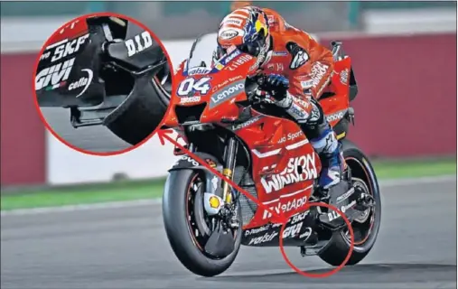  ??  ?? INNOVACIÓN. Ducati corrió en Qatar con esa pieza anclada al basculante en la quilla de su moto e hizo movilizars­e a los equipos contra ella.