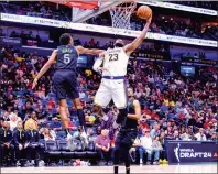  ?? PHOTO: STEPHEN LEW-USA TODAY ?? LeBron James of the Los Angeles Lakers, center, dunks against the New Orleans Pelicans in their NBA game in New Orleans, Louisiana, on Sunday.