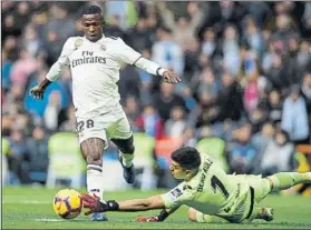  ?? FOTO: GETTY ?? Vinicius y Rulli protagoniz­aron la jugada más polémica del domingo en el Bernabéu