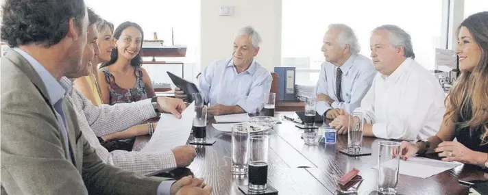  ?? FOTO:
AGENCIAUNO ?? Diputados de RN y la UDI se reunieron ayer con el ex Presidente Sebastián Piñera.