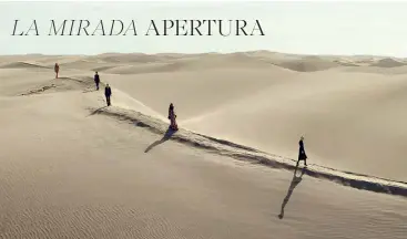  ??  ?? A la izquierda, el desfile de Saint Laurent por Anthony Vaccarello en las dunas de Maspalomas. Abajo, la línea Noir de Kei Ninomiya.