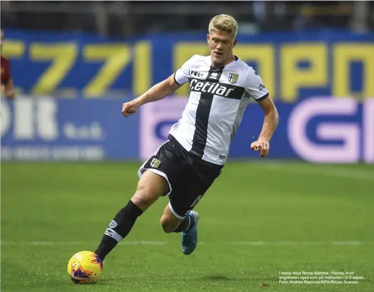  ??  ?? I kamp mod Roma hjemme i Parma, hvor angriberen også kom på måltavlen i 2-0 sejren. Foto: Andrea Staccioli/SIPA/Ritzau Scanpix