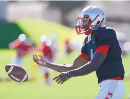  ?? ADOLPHE PIERRE-LOUIS/JOURNAL ?? UNM backup quarterbac­k Trae Hall, shown during an August practice, is capable of running the Lobos’ offense should he be pressed into duty, according to head coach Bob Davie.