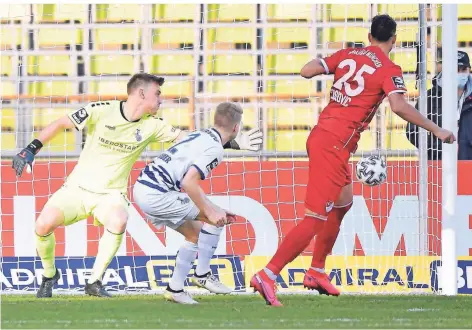  ?? FOTO: EDUARD MARTIN ?? Das war der erste Streich von Petar Sliskovic gegen seinen Ex-Klub.