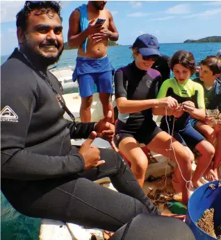  ?? ?? Youth officer Pallawish Kumar (first from left) helps youths of Daliconi Village in Vanuabalav­u, Lau to plant coral.