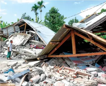  ?? DR ?? Terramoto deixou um cenário de mortes, destruiçõe­s e feridos na Ilha de Lombok, na Indonésia