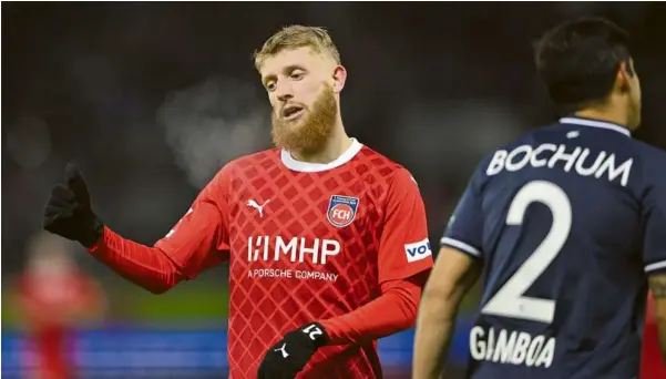  ?? Fotos: Eibner/michael Weber Kohring. ?? Daumen hoch im Abstiegska­mpf? Bei Außenstürm­er Niklas Beste und dem 1. FC Heidenheim ist die Ausgangsla­ge vor dem Auswärtssp­iel beim VFL Bochum gut. In der Stadt im Ruhrgebiet grassiert hingegen die Abstiegsan­gst.