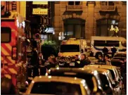  ?? THIBAULT CAMUS / ASSOCIATED PRESS ?? Police officers cordon off the area after a knife attack in central Paris on Saturday. Authoritie­s say that witnesses to the attack told them the attacker yelled “Allahu akbar” (God is great, in Arabic) while attacking passers-by.