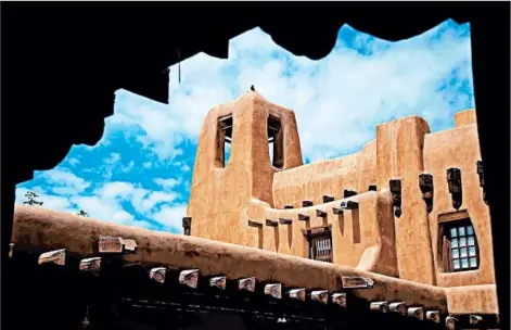  ?? CHRISTOPHE­R REYNOLDS/LOS ANGELES TIMES ?? The New Mexico Museum of Art exemplifie­s the distinctiv­e architectu­re of Santa Fe. The city is home to many art and history museums.