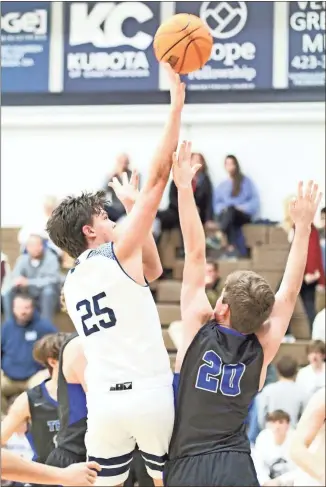  ?? Scott Herpst ?? Gordon Lee’s Will Carswell looks to push a shot over the head of Trion’s Andy Allen during last week Region 6-A North game in Chickamaug­a.