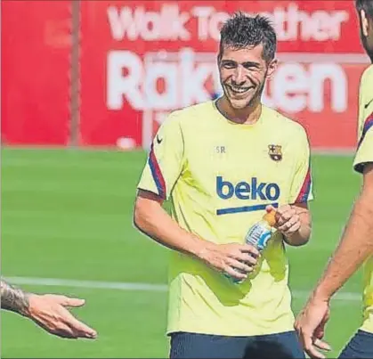  ?? FOTO: FCB ?? Sergi Roberto (28 años), con contrato en el FC Barcelona hasta 2022 y 500 millones de cláusula, sonríe durante un entrenamie­nto
