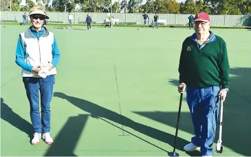  ??  ?? Sunshine greeted Drouin bowlers keen to get out and enjoy a game of pairs bowls on the newly installed synthetic green including Jan Aubrey and Kevin Campbell.