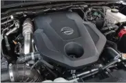  ??  ?? Avec ses deux turbos, le moteur Nissan offre 160 ch et se montre plus efficace que son concurrent à l’usage quotidien.