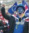 ?? DAN KITWOOD / GETTY IMAGES ?? Pro and anti-Brexit protesters stand outside the Houses of Parliament.