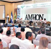  ?? FOTO: EL HERALDO ?? La Asamblea de la Amhon fue inaugurada ayer por el presidente Hernández y participan los 298 alcaldes del país.