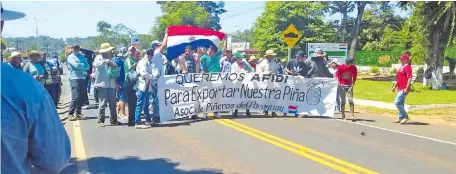  ??  ?? Esta foto correspond­e a la manifestac­ión realizada en Guayaybí el año pasado sobre el mismo tema.