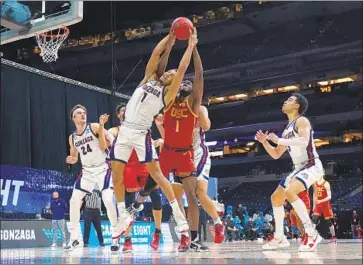  ?? Tim Nwachukwu Getty Images ?? JALEN SUGGS of Gonzaga and Chevez Goodwin of USC battle for the ball during their Elite Eight matchup.