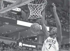  ?? BENNY SIEU/USA TODAY ?? Thon Maker of the Bucks slams one home in the first half.