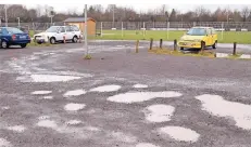  ?? RP-FOTO (ARCHIV): KAISER ?? Am Parkplatz soll die neue Umkleide für den Sportplatz Stendener-Straße in St. Hubert gebaut werden. Auch der Parkplatz wird saniert.