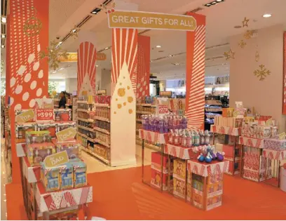  ??  ?? Watsons launches its holiday gift sets with special promos for Watsons cardholder­s.