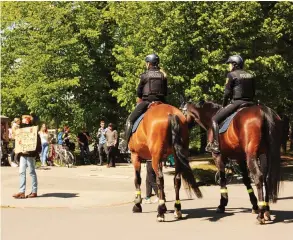  ?? Foto: D. Tiefenthal­er ?? Protest mit Abstand – so lässt sich auch in Corona-Zeiten demonstrie­ren.