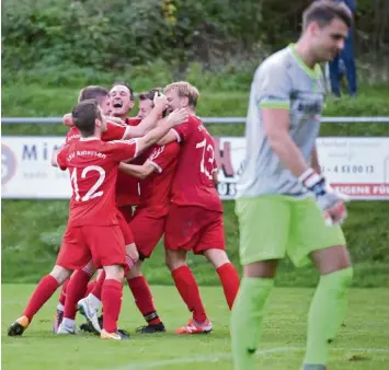  ?? Foto: Andreas Lode ?? Der SSV Anhausen ist die Überraschu­ngsmannsch­aft der Kreisliga Augsburg. Während der FC Horgau erstmals in dieser Saison im Spitzenspi­el verlor, bejubelte die Truppe aus dem Anhauser Tal einen 2:1-Sieg gegen den Kissinger SC und ist nun als Tabellendr­itter heiß auf das Spitzenspi­el in Horgau.