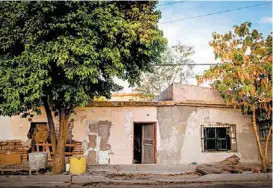  ??  ?? Fachada de la vivienda donde se vende el cristal, en Hermosillo.