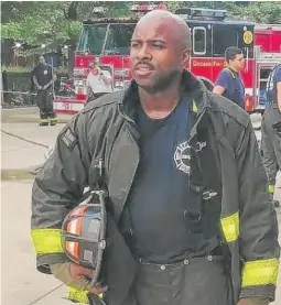  ?? PHOTOS PROVIDED BY FAMILY ?? Chicago firefighte­r Timothy Eiland and her 15-year-old niece Divine O’Neal were among six people shot Saturday evening in West Pullman.