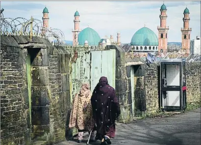  ?? CHRISTOPHE­R FURLONG / GETTY ?? Una de las mezquitas de la ciudad inglesa de Bradford