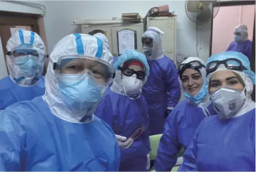  ??  ?? Chinese and Iraqi health workers in a specialize­d hospital for people infected with COVID-19 in Baghdad, Iraq, on April 14