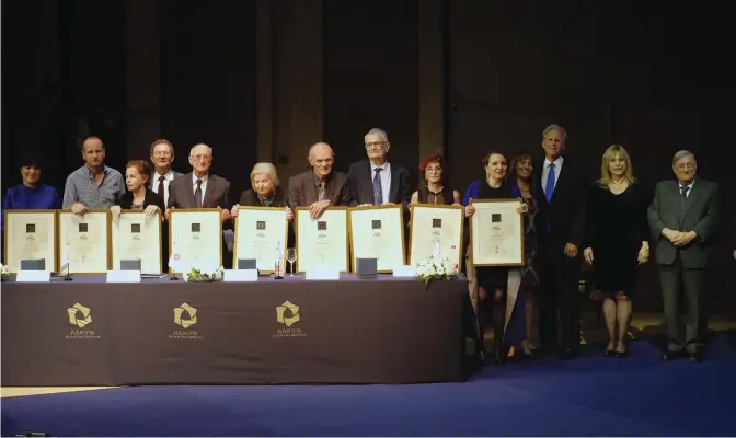  ??  ?? EMET PRIZE winners pose with the award committee as they receive their prizes on stage.