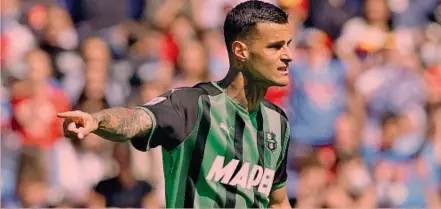  ?? ?? In ascesa Gianluca Scamacca, 23 anni, centravant­i del Sassuolo e della Nazionale guidata da Roberto Mancini, è molto vicino al Paris Saint Germain