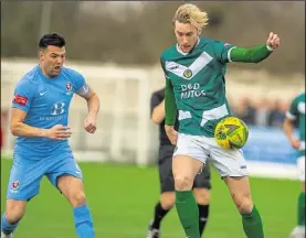  ?? Pictures: Ian Scammell ?? Above, Ashford’s Tommie Fagg gets the ball under control against Hastings and, left, Mamadou Diallo gets busy