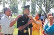  ?? HT PHOTO ?? Lt Nitish Kakkar with his parents in 2015.