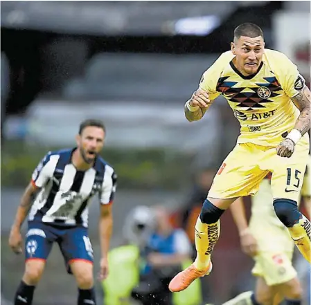  ??  ?? Nicolás Castillo marcó con la cabeza el tercero del América .