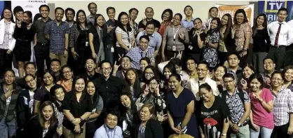  ??  ?? Francis Kong with STI Global employees