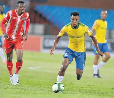  ??  ?? Mamelodi Sundowns midfielder Themba Zwane, right, has renewed his contract with the club. Picture: Gallo Images