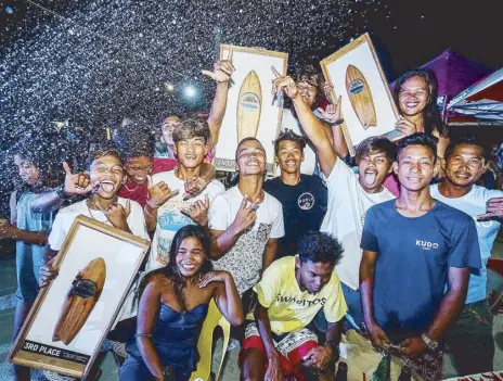  ??  ?? Surfers pose after five days of gruelling competitio­n.