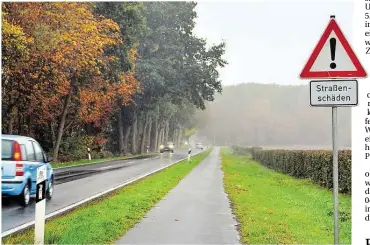  ?? BILD: ANKE BROCKMEYER ?? 100 km/h darf auf diesem Streckenab­schnitt der K 242 gefahren werden. Vor Straßensch­äden wird allerdings – trotz Ausbesseru­ngen – gewarnt.